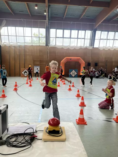 300 Schüler aus dem Bezirk Braunau haben ihr Können rund um das Thema Sicherheit bewiesen. | Foto: OÖ Zivilschutz