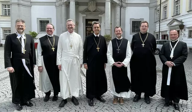 Propst Markus Sonnleitner (St. Florian), Abt Nikolaus Thiel (Schlierbach), Abt Lukas Dikany (Schlägl), Abt Bernhard Eckerstorfer (Kremsmünster), Abt Reinhod Dessl (Wilhering), Abt Maximilian Neulinger (Lambach) und Propst Markus Grasl (Reichersberg). | Foto: P. Josef Stelzer