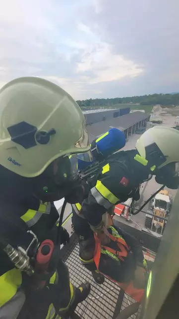 Seitens der FF Greinsurth dankt man der Firma Porr, das Firmengelände für die Übung nutzen zu können. | Foto: Afkdo Amstetten / Zarl