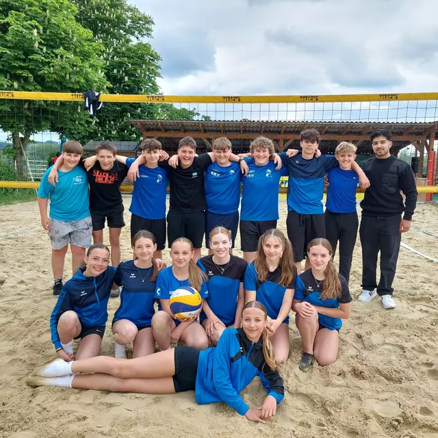 Die Schülerinnen und Schüler der IMS Langenhart sicherten Top-Plätze bei der Beachvolleyballmeisterschaft in Wallsee. | Foto: IMS Langenhart