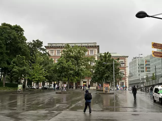 Die Evangelische Schule hat eine zentrale Position. Die sich täglich an ihr vorbeischiebenden Menschen- und Fahrradmassen führen aber auch zu Problemen. | Foto: Nathanael Peterlini/MeinBezirk