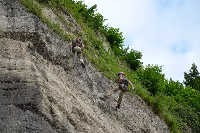 Die Salzburger Bergputzer sind wieder im Einsatz und führen über der Müllner Hauptstraße im Bereich Klausentor Arbeiten durch.  | Foto: Archivfoto: Stadt Salzburg