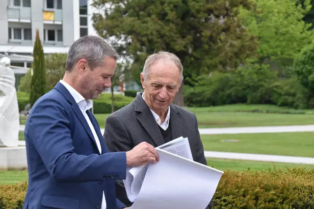 Rduce Geschäftsführer Andreas Leitner blätterte gemeinsam mit Hannes Steiger in Erinnerungen. | Foto: Michael Strini