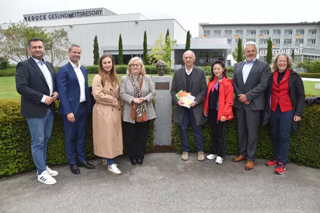 Bürgermeister Stefan Laimer, Reduce Geschäftsführer Andreas Leitner, Vize-Bürgermeisterin Christine Kotschar, ehemalige Botschafterin Christina Freilinger, Hannes Steiger, Ling Xiang Wurzinger, Landungsinnungsmeister Paul Deutsch, Bundesinnungsmeisterin Dagmar Zeibig | Foto: Michael Strini