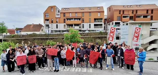 Rund 90 Lehrlinge, Schüler und Betreuer vom WKO-Lehrlingshaus Hartberg nahmen an der Flurreinigungsaktion teil.