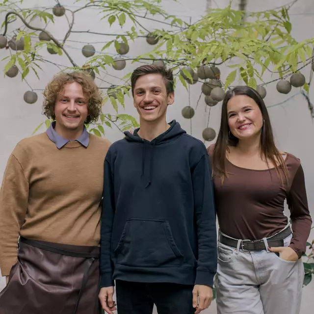 (v.l.n.r.): Timon Staudinger: Assistenz der Geschäftsführung und Verkäufer, Stefan Obkircher: Gründer &amp; CEO, Eva-Maria Sporer: Office Management | Foto: Hannah Jakober