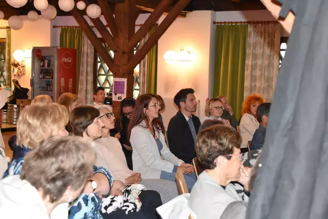 Die Teilnehmenden lauschten den Worten der Vortragenden gespannt. | Foto: MeinBezirk.at