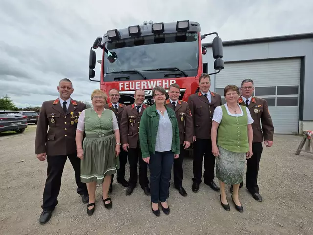 Andreas Steinberger (Kommandant FF St. Georgen/Ybbsfelde), Hannes Steinberger (Kommandant FF Krahof), Mutter: Maria Steinberger
, Wolfgang Schweighofer (Kommandant FF Viehdorf), Christian Schweighofer (Kommandant-Stv. FF Preinsbach), Theresia Schweighofer, Thomas Haunschmid (Kommandant FF Kollmitzberg), Andreas Haunschmid (Kommandant-Stv. FF Kollmitzberg), Mutter: Ingrid Haunschmid | Foto: Zarl