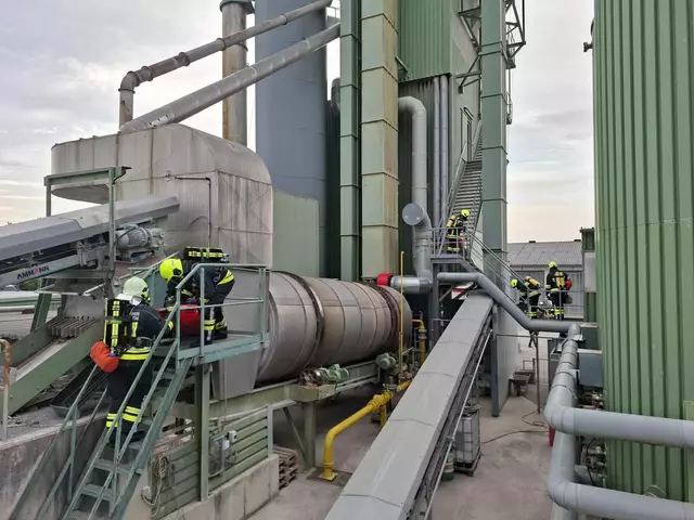 Stockinger zeigte sich sehr zufrieden mit der Zusammenarbeit der vier Amstettner Feuerwehren. | Foto: Afkdo Amstetten / Zarl