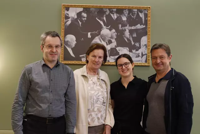 Annemarie Rogl mit ihren Söhnen Richard (links) und Franz und Enkelin Lena.