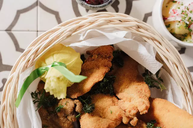 Das ausgelöste Backhendl gehört zu den österreichischen Klassikern. | Foto: Philipp Lihotzky