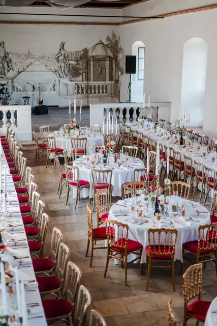 Im Schloss in Altenhof finden viele Gäste Platz. | Foto: Elena Großhaupt