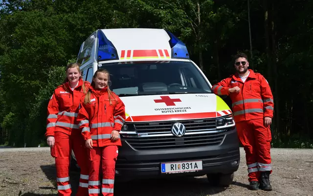 Franziska, Elena und Fabian freuen sich auf neue Kolleg:innen. | Foto: RK Ried/Augustin