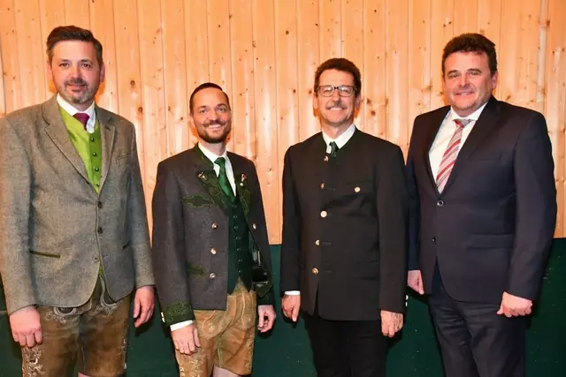 Der neue Gemeindevorstand in St. Peter, v.l. Vizebgm. Herbert Göglburger, Bgm. LAbg. Alexander Putzenbacher, BH Peter Plöbst und GK Günter Novak-Kaiser. | Foto: Anita Galler