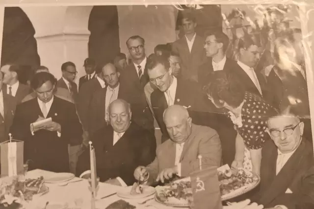 Hier servierte Annemarie Rogl 1960 Nikita Chruschtschow – dem möchtigsten sowjetischen Politiker dieser Zeit – die Jause. An diesem Tag kam es zur legendären Kukuruzwette. | Foto: Privat/Rogl