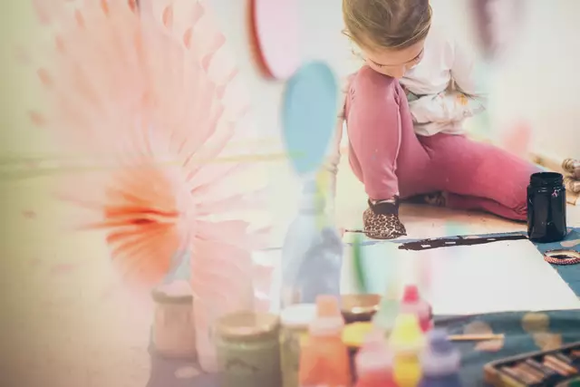 Die Kinder können sich im Atelier Bossigasse ausprobieren.  | Foto: Karin Hackl