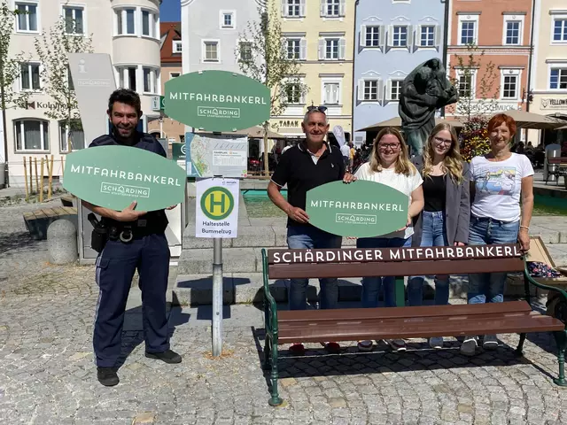 RevInsp. Philipp Pointecker, Bürgermeister Günter Streicher, Umwelt-Stadträtin Bianca Scharnböck, Jana Jungbauer und Doris Streicher (v. l.). | Foto: Stadtgemeinde Schärding