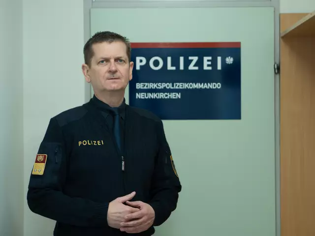 Überwachungsvideo lüftet Geheimnis in Payerbach - Bezirkspolizeikommandant Johann Neumüller weiß nun, wie es zu den Verletzungen des 20-Jährigen kam. | Foto: Santrucek