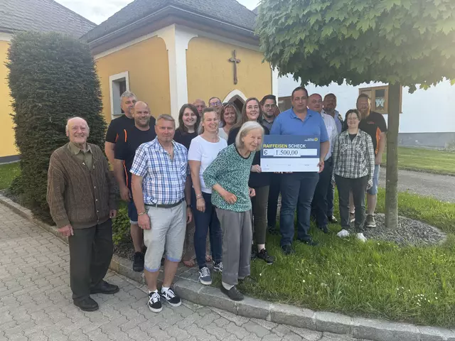 Die FPÖ Gampern überreichte den Spendenscheck an die Vertreter des Vereines „Fahrer für Kinder“. | Foto: FPÖ Gampern