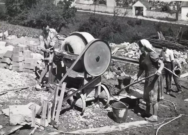 Auch viele Häuser der Siedlung "Am Kögel" wurden in den späten 1940ern mühsam Ziegel für Ziegel aufgemauert. | Foto: Heimatverein St. Georgen/Fotorepro Eckhart Herbe