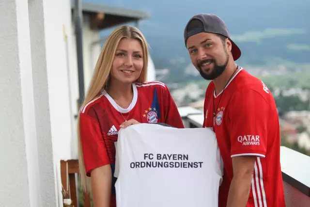 Arbeiten im Ordnerdienst und freuen sich nun auf das Bayern-Gastspiel in Imst: Sophia und Robert Schweighofer. | Foto: Peter Leitner