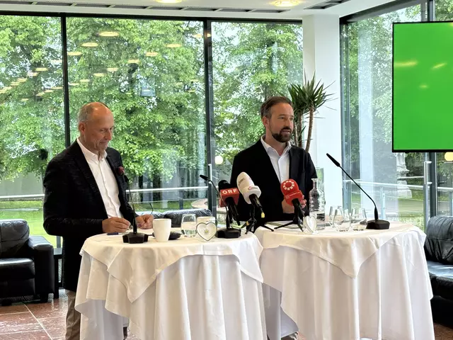 Leo Bauernberger und Stefan Schnöll präsentierten in Kleßheim das Tourismusjahr im Land Salzburg. | Foto: Simon Haslauer
