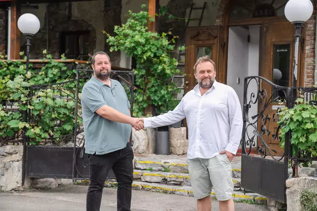 Zwei die gut miteinander können: Christopher Petsch und Harald Trummer-Antensteiner teilen sich ab Juli die Arbeit in der Weinerei. | Foto: Ekatarina Paller