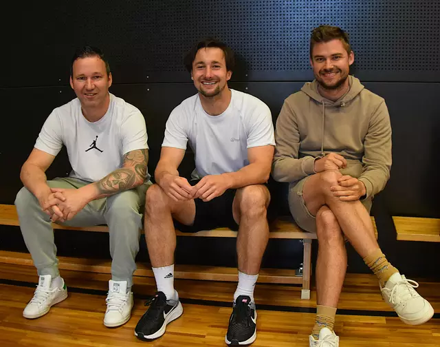 Der Lehrkörper steht  in Rattenberg hinter dem Bewegungssport der Musikschüler. | Foto: Schwaighofer