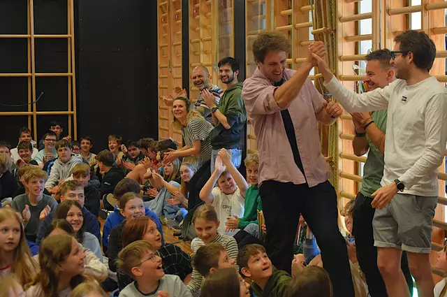 Wenn sich die ganze Schule über einen Podestplatz eines Lehrers freut. | Foto: Schwaighofer