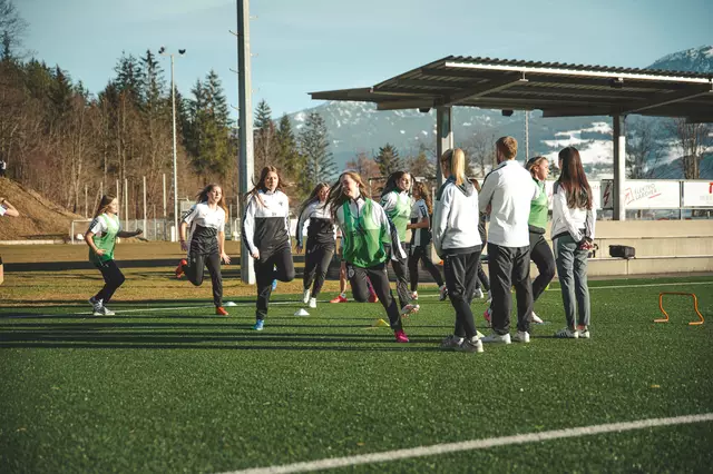 Die Mädchen des SV Absam messen sich in der U14-Meisterschaft mit reinen Burschenteams. | Foto: SV Absam