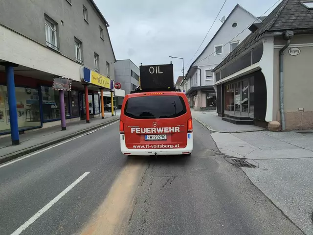 Ölbindearbeiten quer durch die Stadt Voitsberg am Freitag | Foto: FF Voitsberg