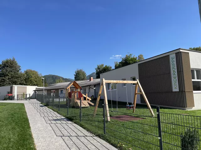 Um 1,8 Millionen Euro wurde der Pfarrkindergarten saniert und um zwei Zubauten erweitert.  | Foto: Koidl