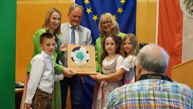Der Kindergemeinderat und dessen Vorsitz wurden in St. Johann offiziell angelobt. | Foto: Schrapf