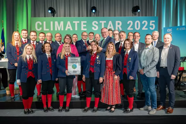Die Trachtenkapelle Brand und Gemeinde Brand Nagelberg freuen sich über die Auszeichnung mit dem Climate Star 2025. | Foto: Braun &amp; Nolz Media