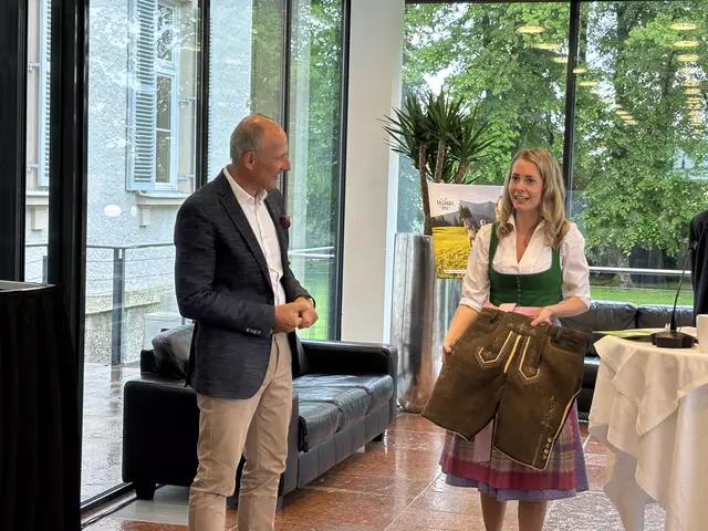 Für den Gewinner des Austrian Alpine Open gibt es eine handgefertigte Lederhose von Monika Wimmer.