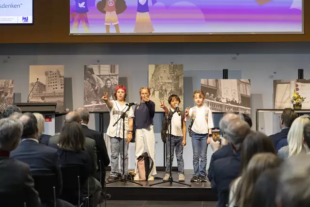 Beim Symposium präsentierten SchülerInnen von Anerkannten Europäischen Schulen in Tirol unter anderem ihr europaweites „Peacebuilding“-Projekt. | Foto: © Land Tirol/Die Fotografen