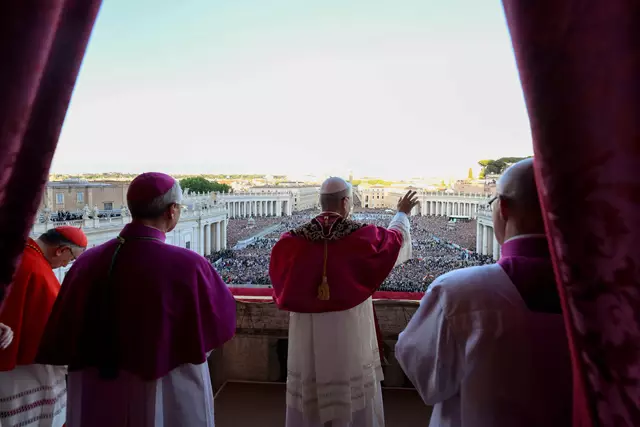 Tausende Menschen jubelten dem neuen Papst bei seiner Ansprache zu. | Foto: HANDOUT / AFP / picturedesk.com