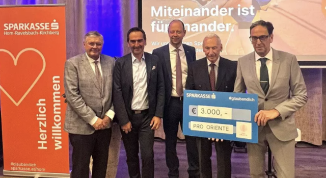 Huber verzichtete auf ein Honorar und bat um Spenden für das Projekt "Pro Oriente". | Foto: Sparkasse