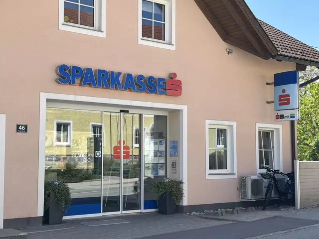 Die Sparkasse in Esternberg wird geschlossen. Die Mitarbeiter wechseln im ersten Quartal 2026 in die Filiale nach Andorf. | Foto: Osterkorn/MeinBezirk