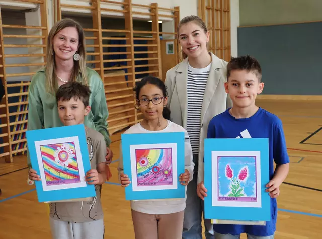 Die Preisträger mit ihren Klassenlehrerinnen Melanie Reiser und Sonja Nöst | Foto: Edith Ertl