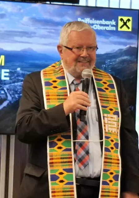 Pfarrer Gidi Außerhofer.
