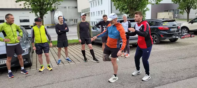 Vor dem Vortrag beim Rieder Wirt gab Nikolaus Franzmair beim Lauftreff der LGI Tipps zum Thema Lauftechnik.  | Foto: LG Innviertel