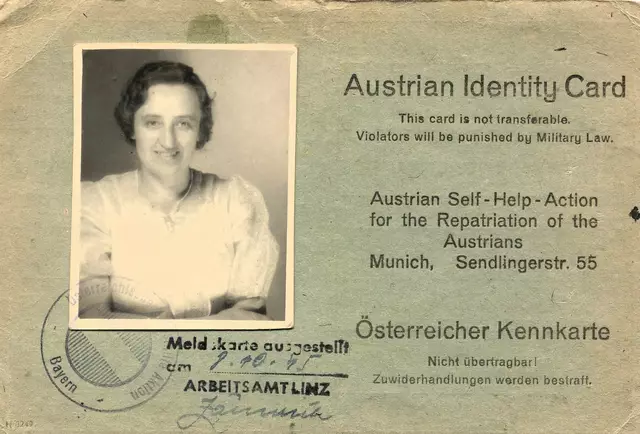 Die Identitätskarten sind den Zeitzeugen dieser Jahre noch gut vertraut. | Foto: Heimatverein St. Georgen/Fotorepro Eckhart Herbe