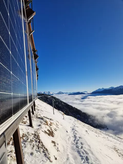 Alpine PV-Anlage auf bestehender Infrastruktur am vorderen Alpjoch, in Zusammenarbeit mit den Stadtwerken Imst und den Imster Bergbahnen. | Foto: HTB