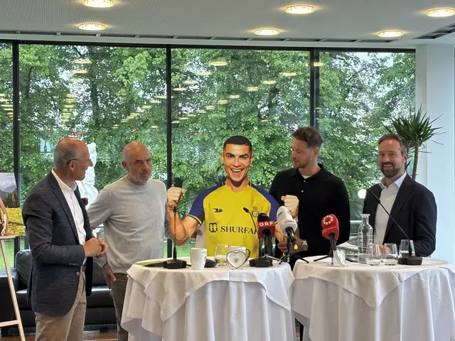 Vorerst als Pappaufsteller: Ende Juni kommt Fußballlegende Cristiano Ronaldo persönlich nach Salzburg.
