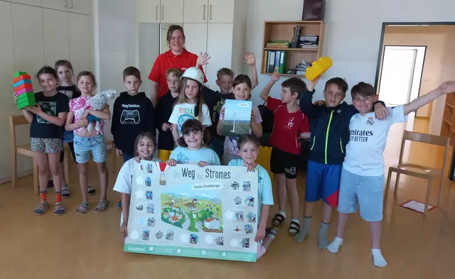 3b der Volksschule Baumgarten im Tullnerfeld mit Workshopleiterin Nadja Kruselburger. | Foto: EVN