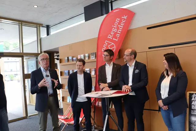 Bgm. Herbert Mayer, Gabriel Winkler, Michael Gitterle, LR Mario Gerber und Simone Zangerl. | Foto: Seelos