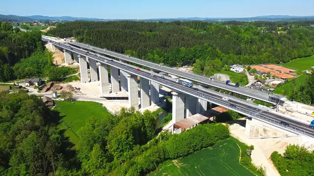 „Querverschub“ Aurachbrücke A 1 am 14. Mai.