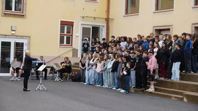 Zur Begrüßung trat der Schulchor der MS Köflach auf. | Foto: Schrapf