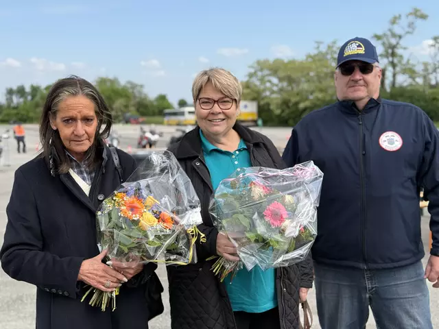 Walter Schaffer (rechts) hat dieses Training ins Leben gerufen, um für mehr Sicherheit auf Schwechats Straßen zu sorgen. | Foto: Alexander Paulus